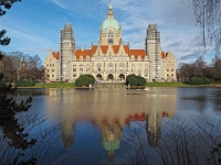 Spaziergang in  Hannover am  8.01.2023  neues Rathaus vom Maschsee